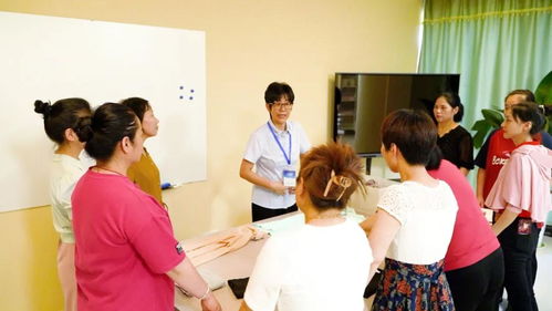 福州市海峽家政服務(wù)中心暨女王智慧公司新址正式揭牌，家政服務(wù)邁向新篇章